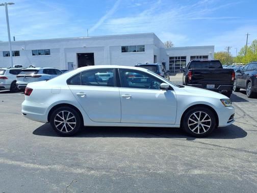 White 2017 Volkswagen Jetta 1.4T SE