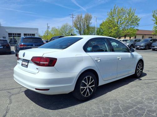 White 2017 Volkswagen Jetta 1.4T SE