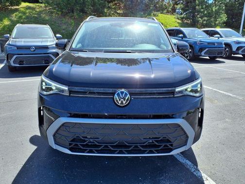Deep Black 2026 Volkswagen Taos SE
