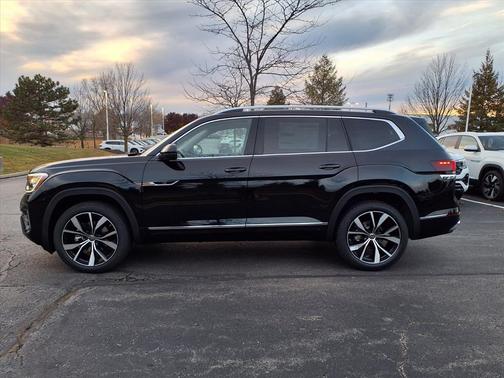 Deep Black Pearl 2026 Volkswagen Atlas 2.0T SEL Premium R-Line 4MOTION