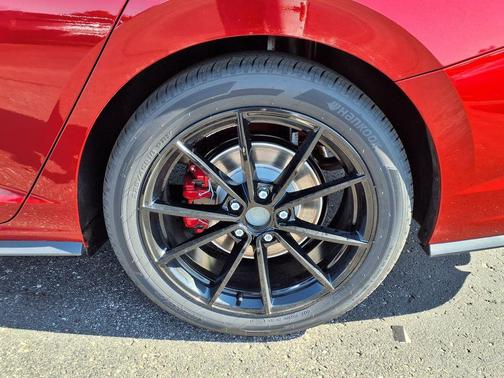 Kings Red Metallic w/Deep Black Roof 2026 Volkswagen Jetta GLI 2.0T Autobahn