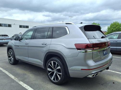 Silver Mist Metallic 2024 Volkswagen Atlas 2.0T SEL Premium R-Line 4MOTION