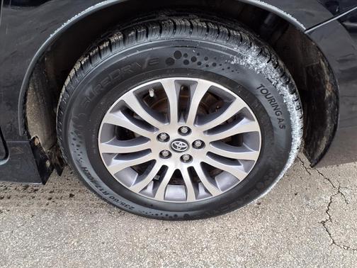 2018 Toyota Sienna XLE