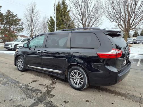 2018 Toyota Sienna XLE