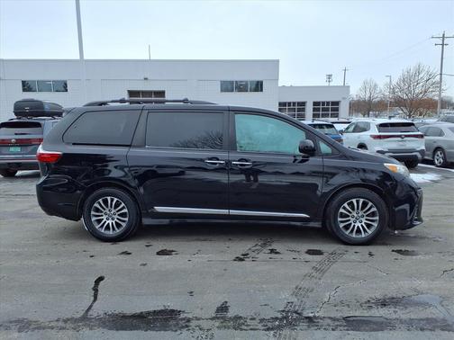 2018 Toyota Sienna XLE