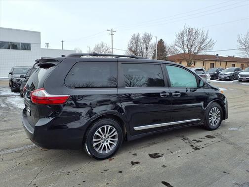 2018 Toyota Sienna XLE