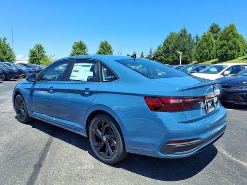 Monterey Blue Pearl 2026 Volkswagen Jetta 1.4T SE