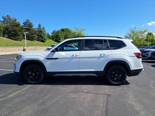 2025 Volkswagen Atlas 2.0T Peak Edition