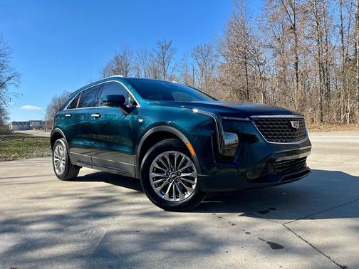 2024 Cadillac XT4 Premium Luxury