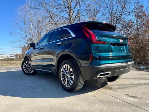 2024 Cadillac XT4 Premium Luxury