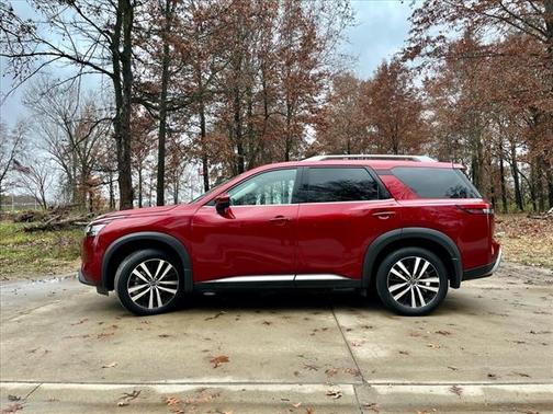 2024 Nissan Pathfinder Platinum