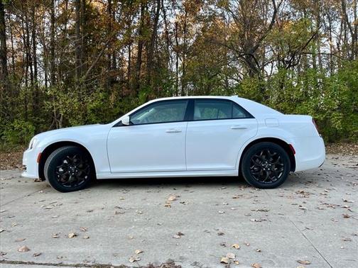 2023 Chrysler 300 Touring