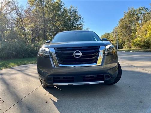 2024 Nissan Pathfinder SL