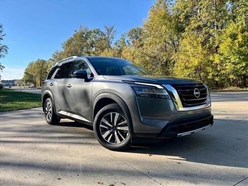 2024 Nissan Pathfinder SL