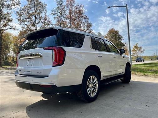 2023 GMC Yukon SLT