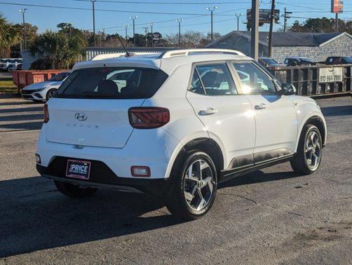 2025 Hyundai VENUE SEL