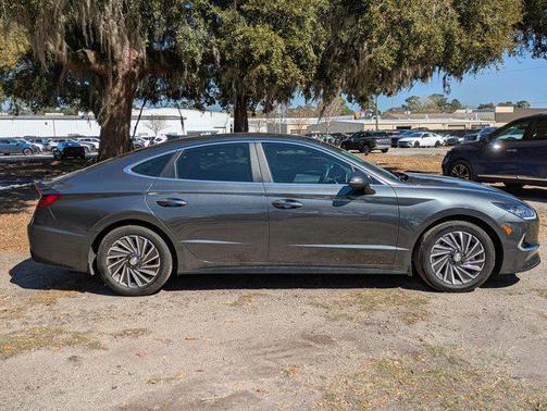2023 Hyundai SONATA Hybrid SE