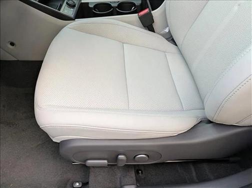 Atlas White 2026 Hyundai KONA SEL Premium