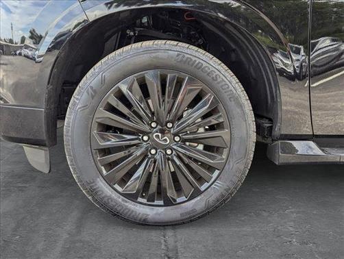 2025 INFINITI QX80 Luxe