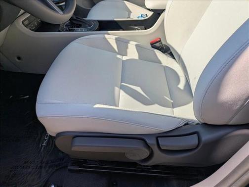 Abyss Black Pearl 2026 Hyundai KONA SE