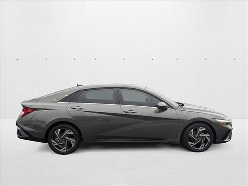 2025 Hyundai ELANTRA SEL