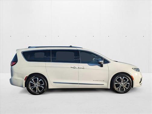 2025 Chrysler Pacifica L