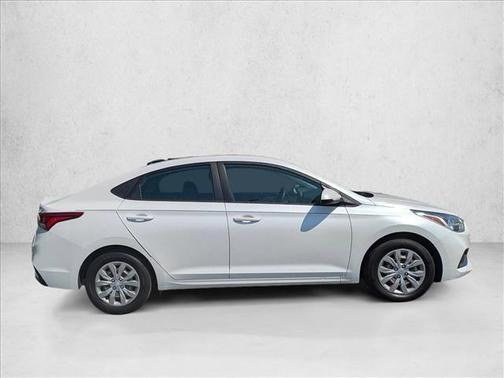 Frost White Pearl 2022 Hyundai Accent SE