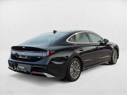 2025 Hyundai SONATA Hybrid SE