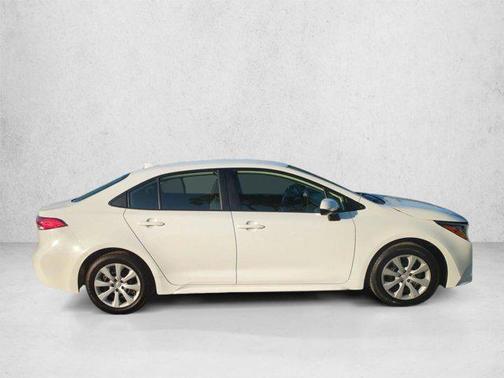White [White] 2022 Toyota Corolla LE