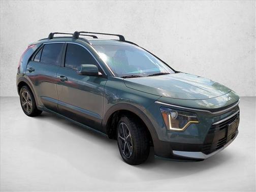 Cityscape Green 2024 Kia Niro EX