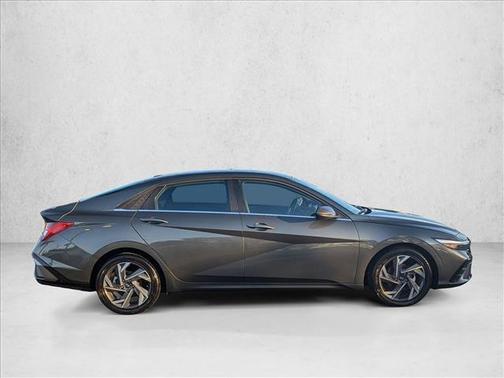 2025 Hyundai ELANTRA SEL