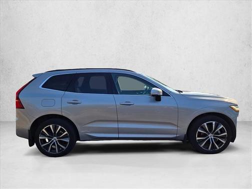 2022 Volvo XC60 B5 Momentum
