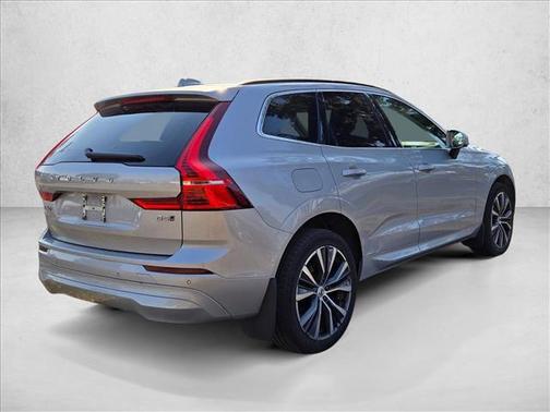 2022 Volvo XC60 B5 Momentum
