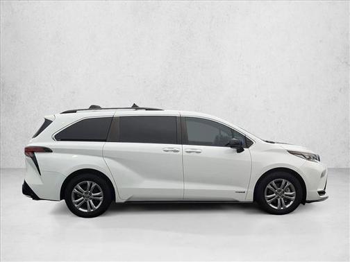 2021 Toyota Sienna XSE 7 Passenger
