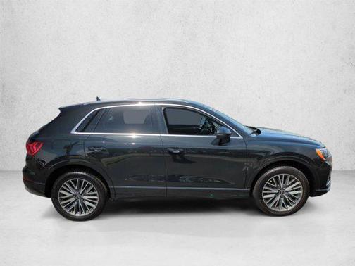 Mythos Black Metallic 2022 Audi Q3 40 Premium