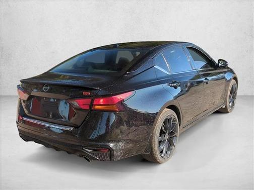 Super Black 2023 Nissan Altima SR FWD