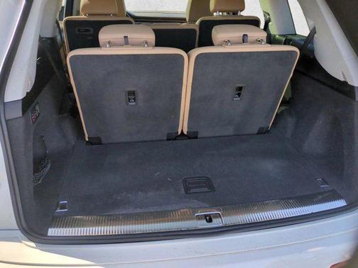 Carrara White 2021 Audi Q7 45 Premium