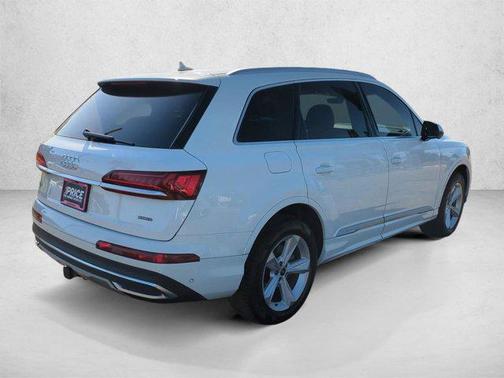 Carrara White 2021 Audi Q7 45 Premium