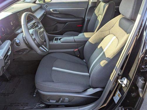 Abyss Black 2025 Hyundai SONATA Hybrid SE