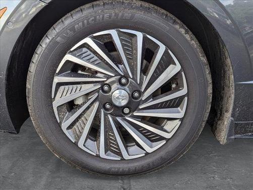 2022 Hyundai SONATA Hybrid Limited