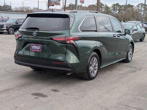 2021 Toyota Sienna XLE 8 Passenger