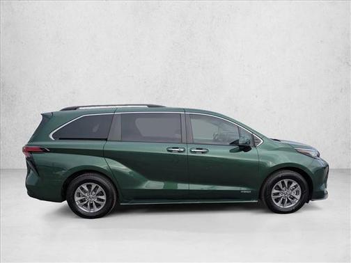 2021 Toyota Sienna XLE 8 Passenger