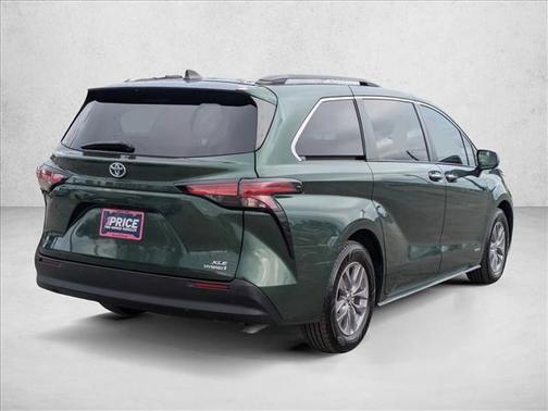 2021 Toyota Sienna XLE 8 Passenger