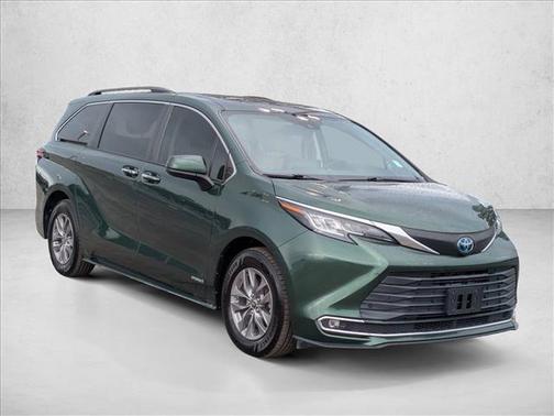 2021 Toyota Sienna XLE 8 Passenger