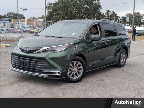 2021 Toyota Sienna XLE 8 Passenger