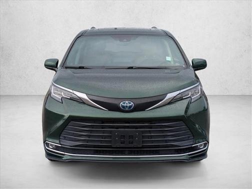 2021 Toyota Sienna XLE 8 Passenger