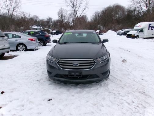 2016 Ford Taurus SE