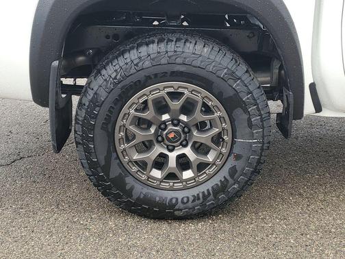 Glacier White 2026 Nissan Frontier PRO-4X