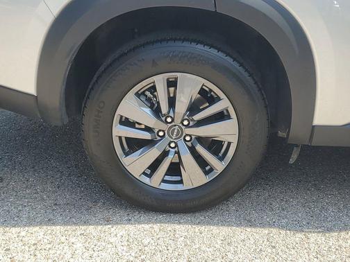 2024 Nissan Pathfinder SV 4WD