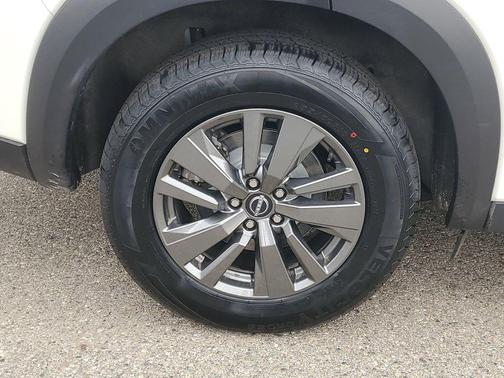 2024 Nissan Pathfinder SV 4WD